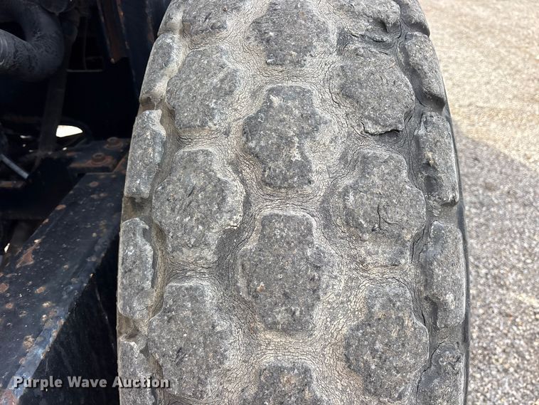 image for item ES8507 Hyster C830A single drum vibratory roller