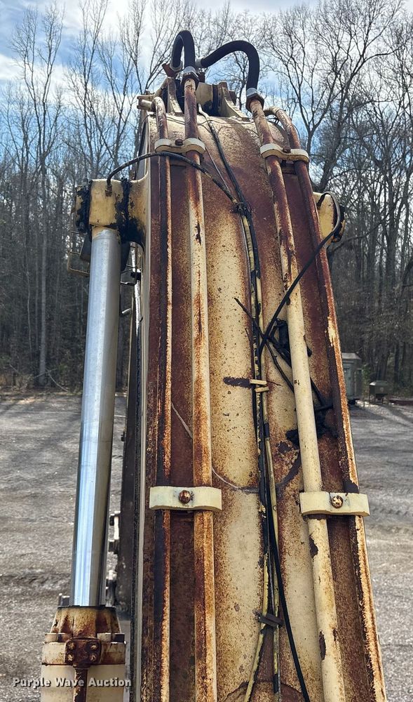 image for item ES8508 1996 Kobelco SK270LC Mark IV excavator