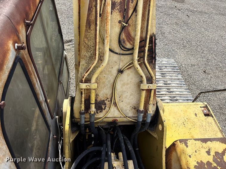 image for item ES8508 1996 Kobelco SK270LC Mark IV excavator