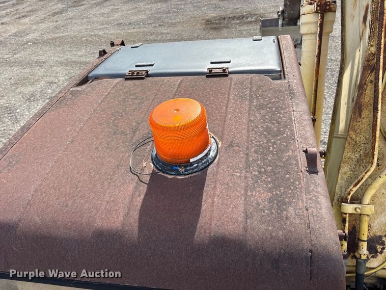 image for item ES8508 1996 Kobelco SK270LC Mark IV excavator