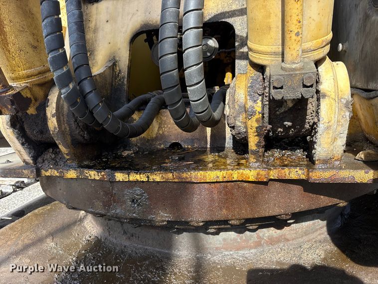 image for item ES8508 1996 Kobelco SK270LC Mark IV excavator