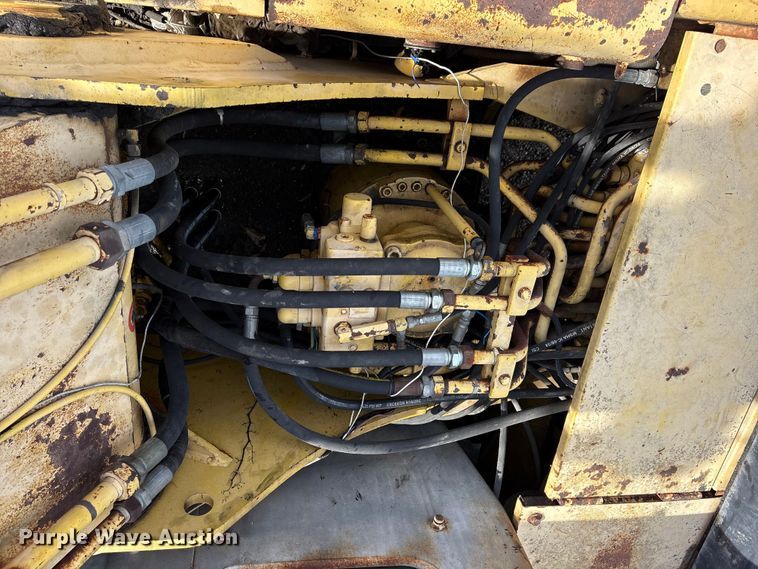 image for item ES8508 1996 Kobelco SK270LC Mark IV excavator