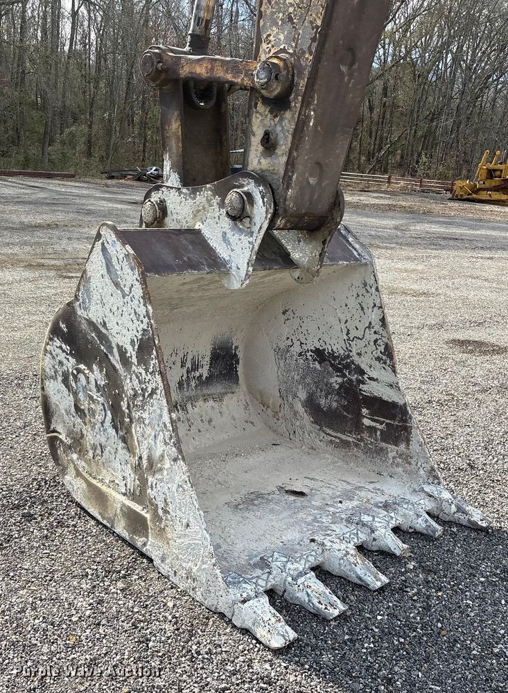 image for item ES8508 1996 Kobelco SK270LC Mark IV excavator