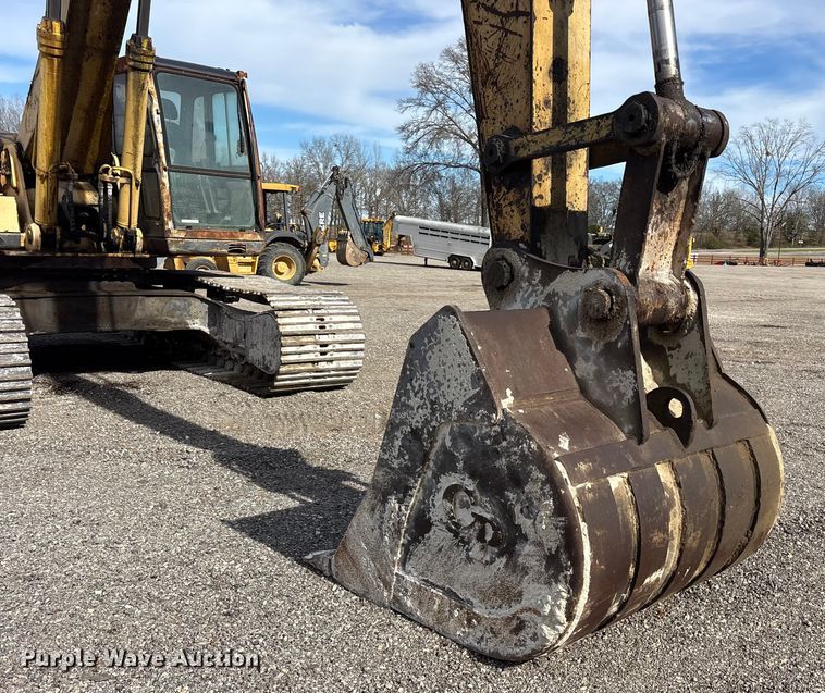 image for item ES8508 1996 Kobelco SK270LC Mark IV excavator