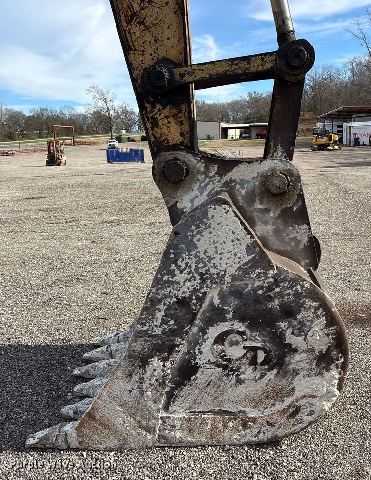 image for item ES8508 1996 Kobelco SK270LC Mark IV excavator