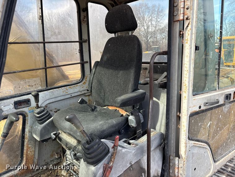image for item ES8508 1996 Kobelco SK270LC Mark IV excavator
