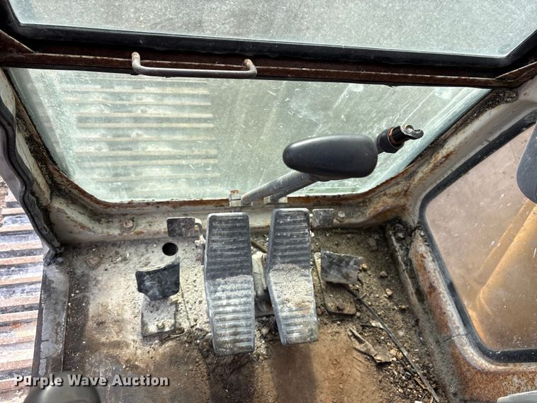 image for item ES8508 1996 Kobelco SK270LC Mark IV excavator