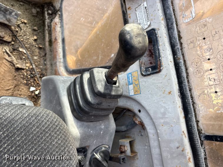 image for item ES8508 1996 Kobelco SK270LC Mark IV excavator