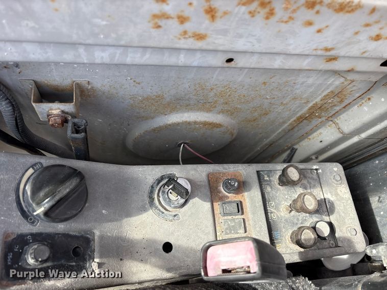 image for item ES8508 1996 Kobelco SK270LC Mark IV excavator