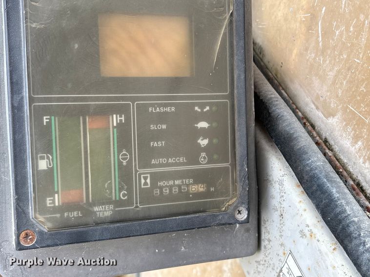 image for item ES8508 1996 Kobelco SK270LC Mark IV excavator