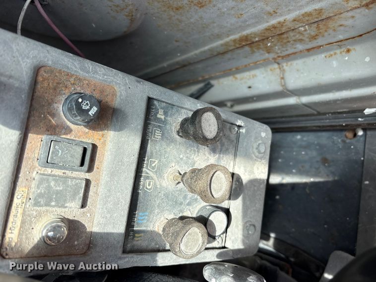 image for item ES8508 1996 Kobelco SK270LC Mark IV excavator