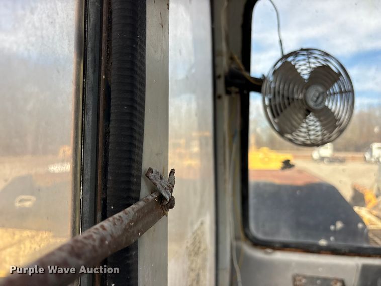 image for item ES8508 1996 Kobelco SK270LC Mark IV excavator