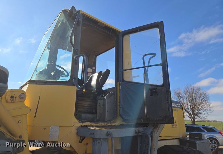image for item ET1156 2002 Komatsu WA320-3MC wheel loader