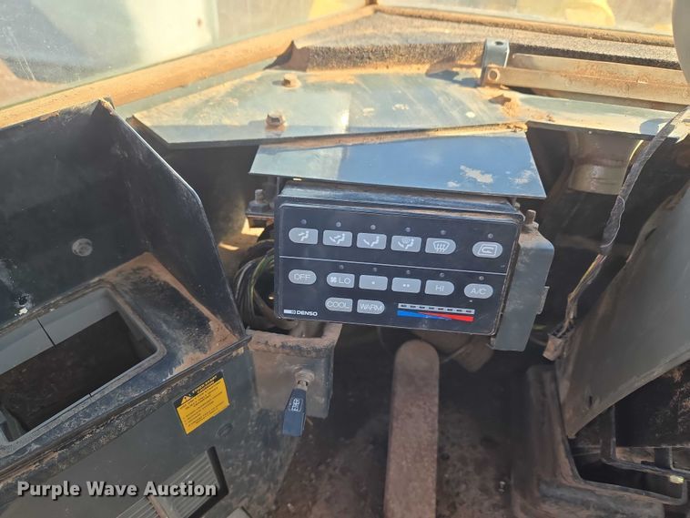 image for item ET1156 2002 Komatsu WA320-3MC wheel loader