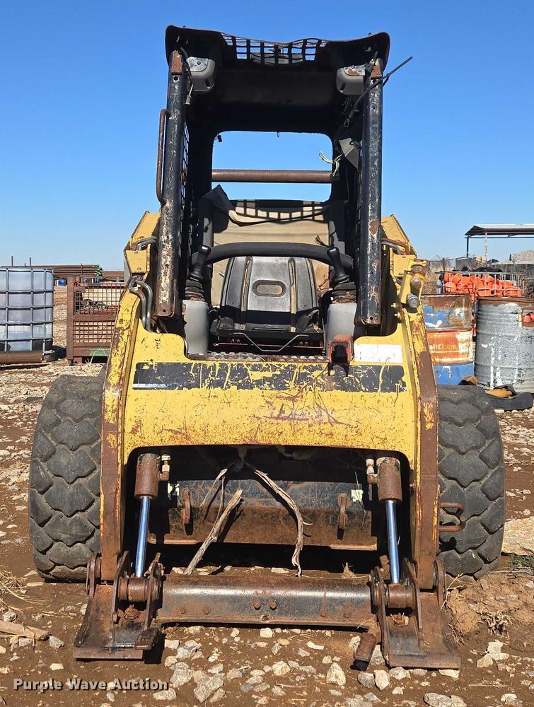 image for item ET1158 2006 Caterpillar 232B skid steer loader