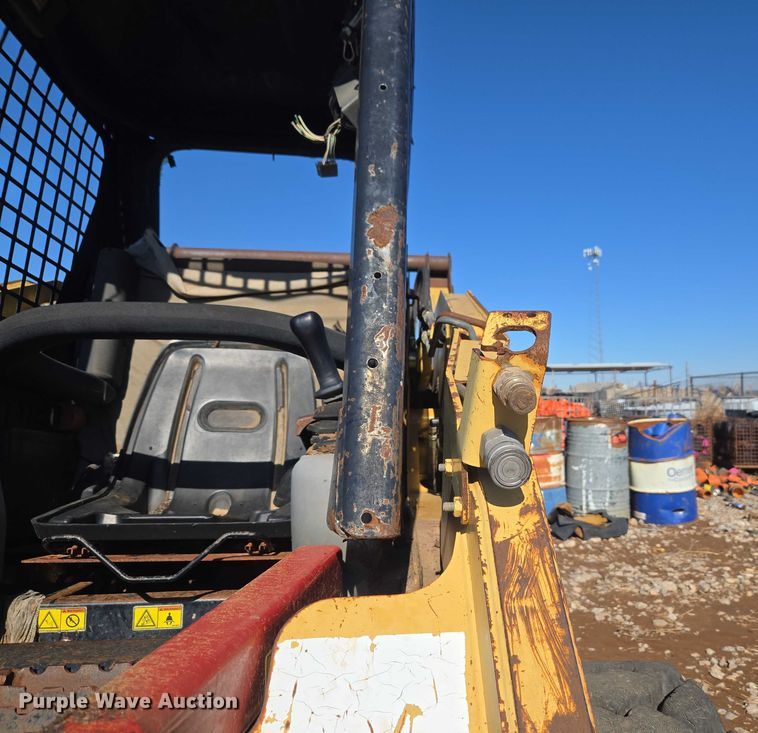 image for item ET1158 2006 Caterpillar 232B skid steer loader