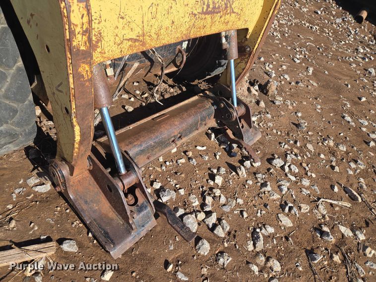 image for item ET1158 2006 Caterpillar 232B skid steer loader