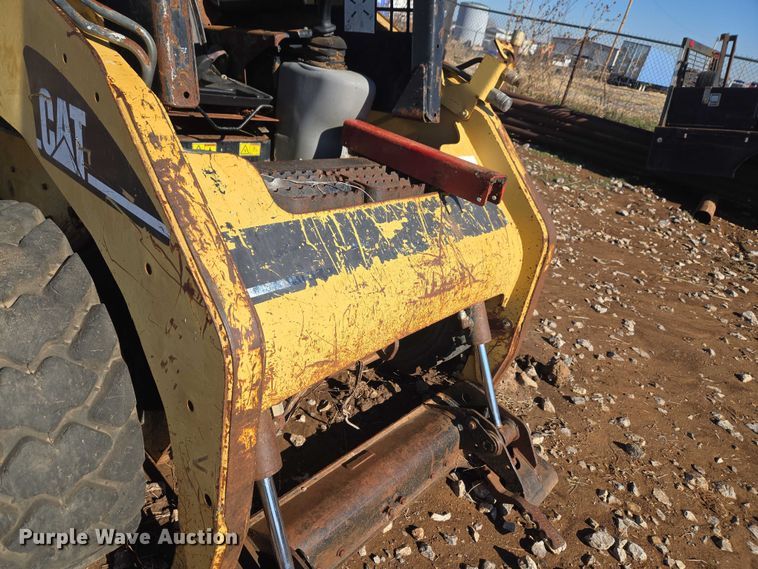 image for item ET1158 2006 Caterpillar 232B skid steer loader