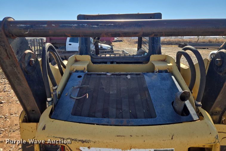 image for item ET1158 2006 Caterpillar 232B skid steer loader