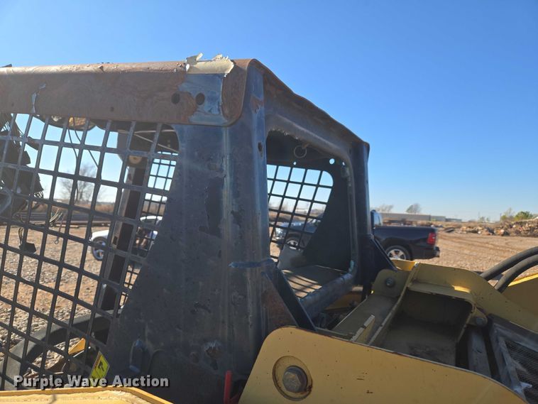 image for item ET1158 2006 Caterpillar 232B skid steer loader