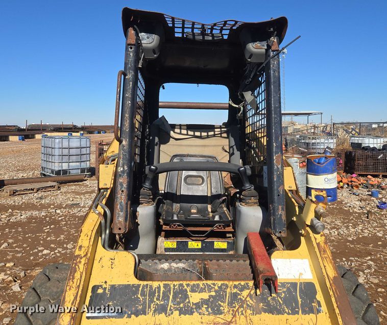 image for item ET1158 2006 Caterpillar 232B skid steer loader