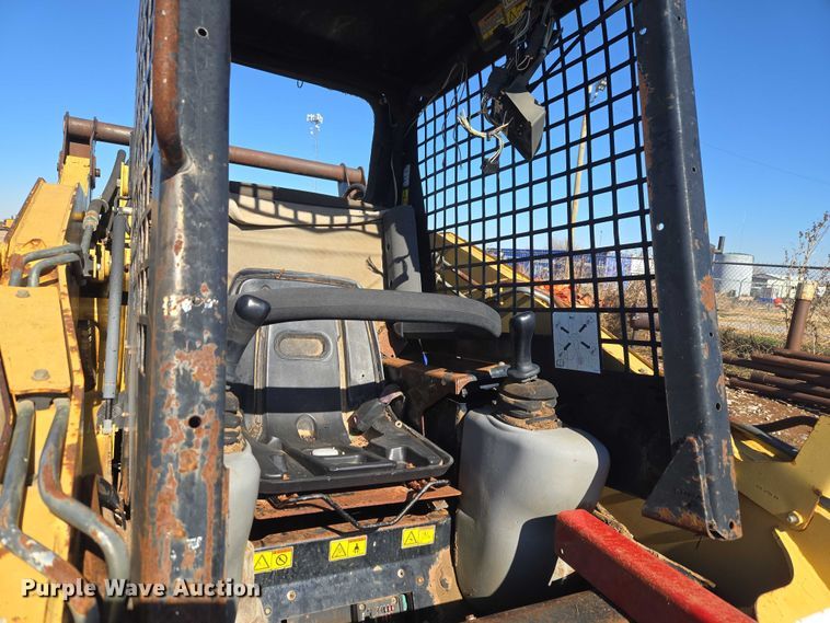 image for item ET1158 2006 Caterpillar 232B skid steer loader