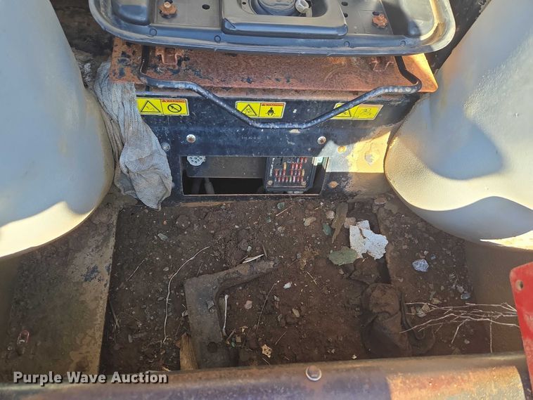 image for item ET1158 2006 Caterpillar 232B skid steer loader