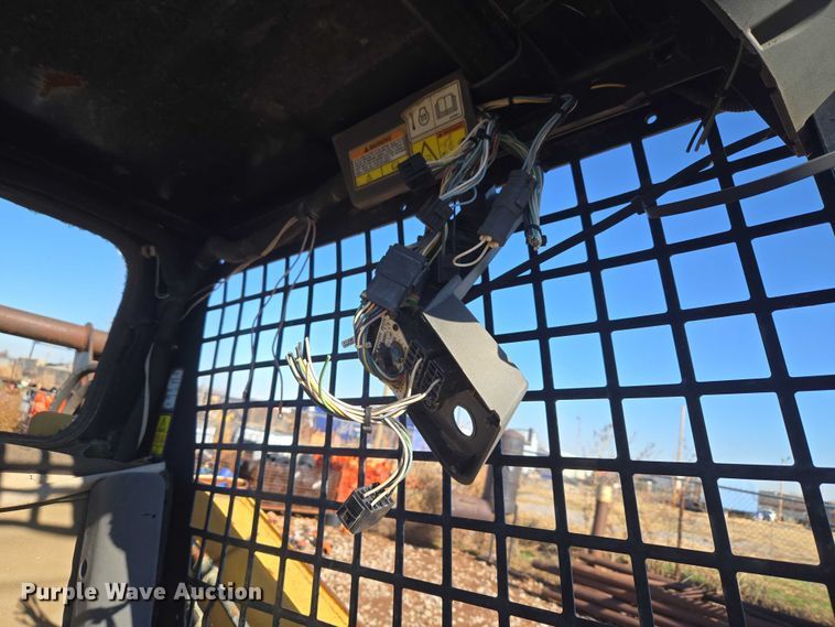 image for item ET1158 2006 Caterpillar 232B skid steer loader