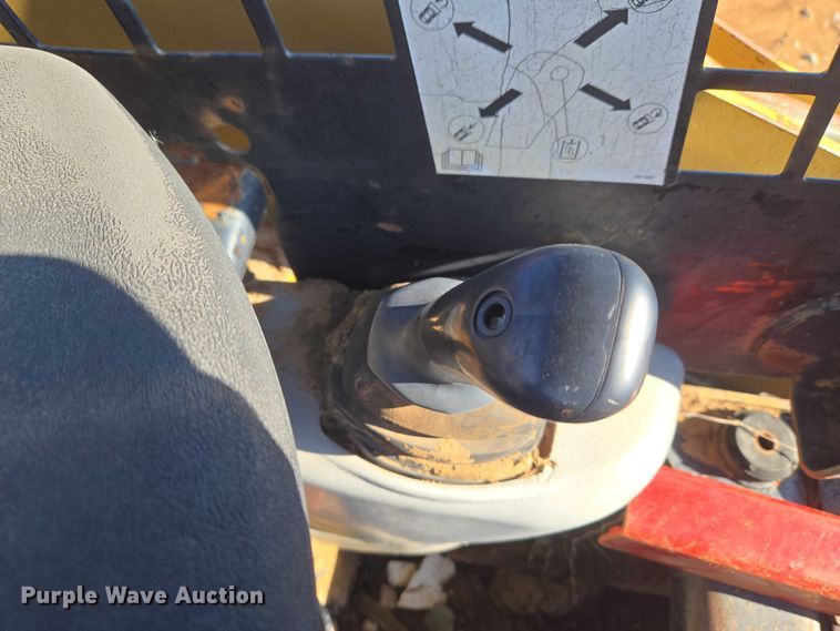 image for item ET1158 2006 Caterpillar 232B skid steer loader