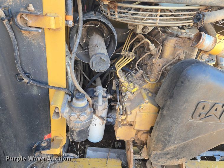 image for item ET1158 2006 Caterpillar 232B skid steer loader