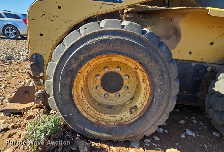 image for item ET1158 2006 Caterpillar 232B skid steer loader