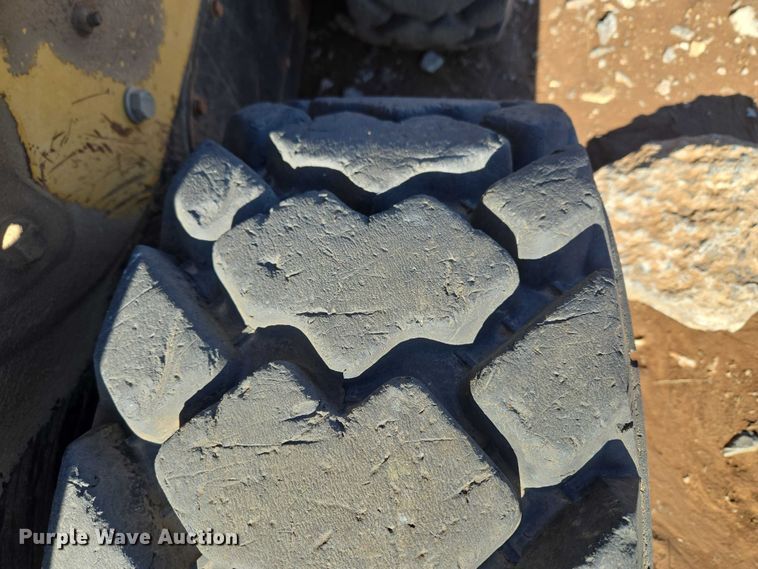 image for item ET1158 2006 Caterpillar 232B skid steer loader