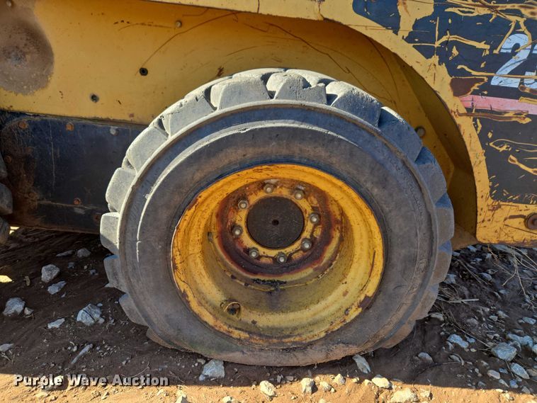 image for item ET1158 2006 Caterpillar 232B skid steer loader