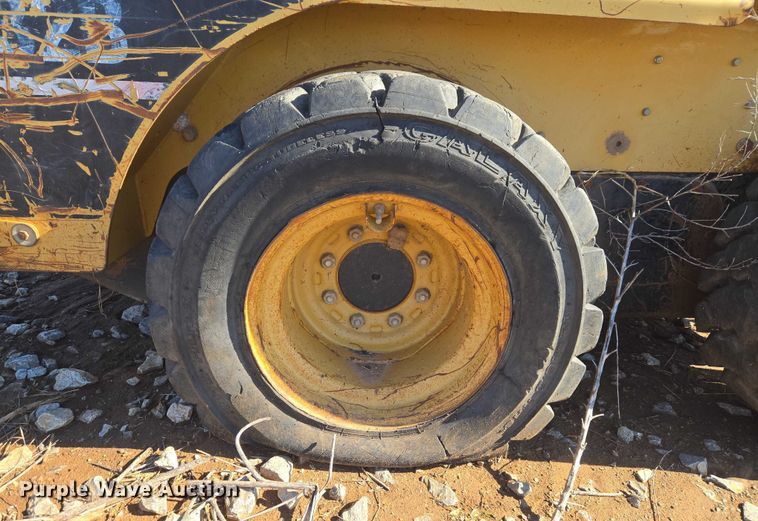 image for item ET1158 2006 Caterpillar 232B skid steer loader