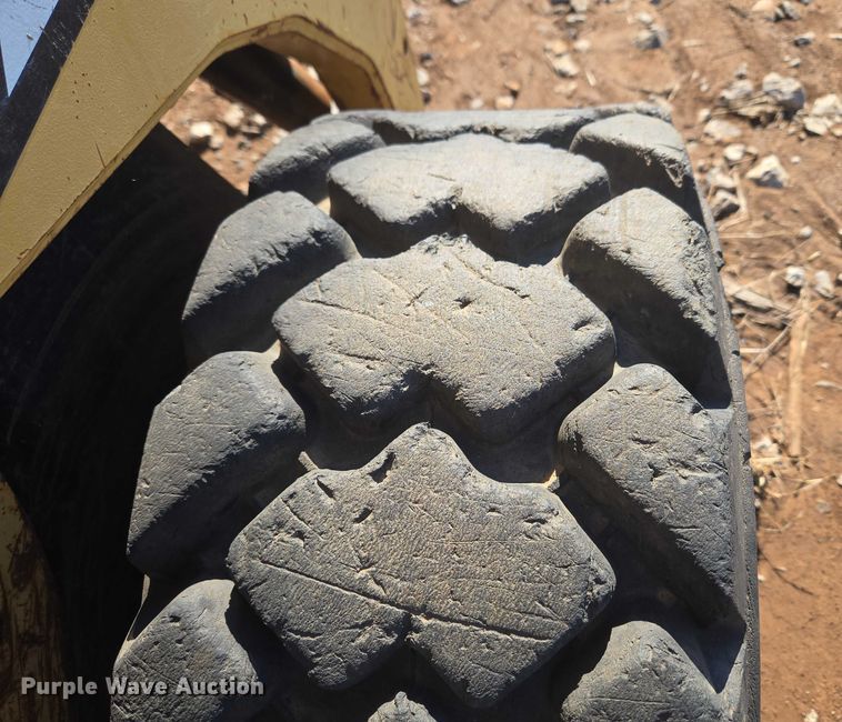 image for item ET1158 2006 Caterpillar 232B skid steer loader