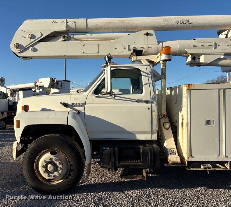 image for item ET4102 1994 Ford F700 bucket truck
