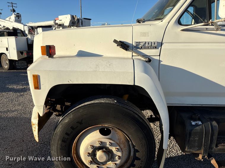 image for item ET4102 1994 Ford F700 bucket truck