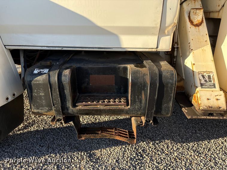 image for item ET4102 1994 Ford F700 bucket truck