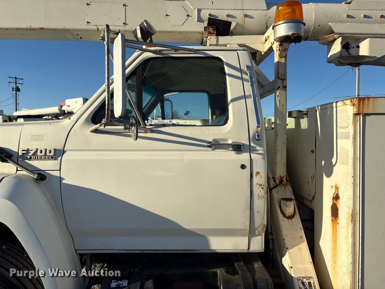 image for item ET4102 1994 Ford F700 bucket truck