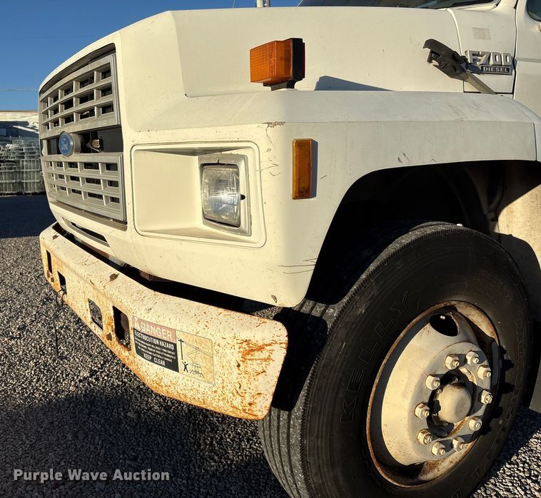 image for item ET4102 1994 Ford F700 bucket truck