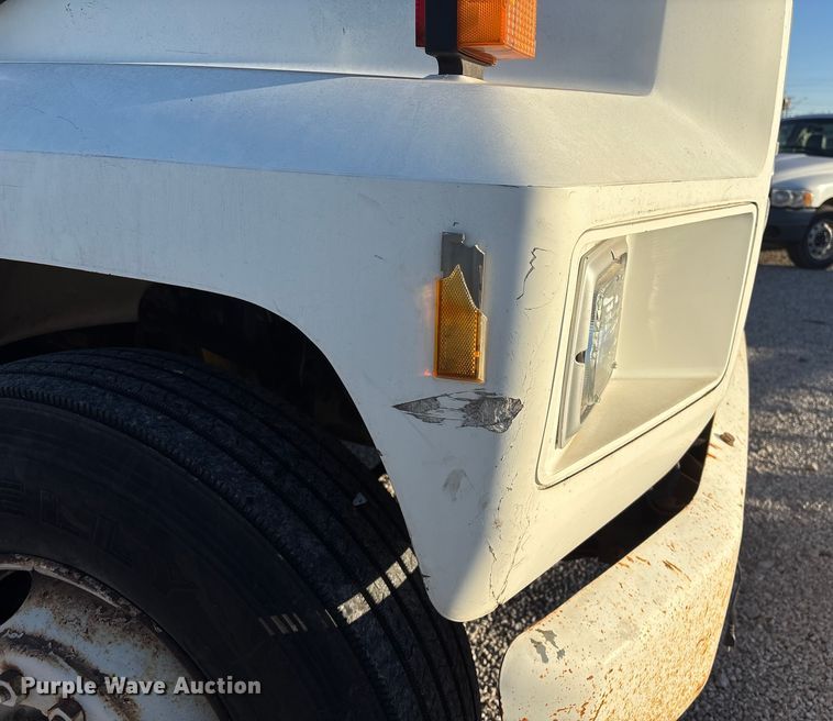 image for item ET4102 1994 Ford F700 bucket truck