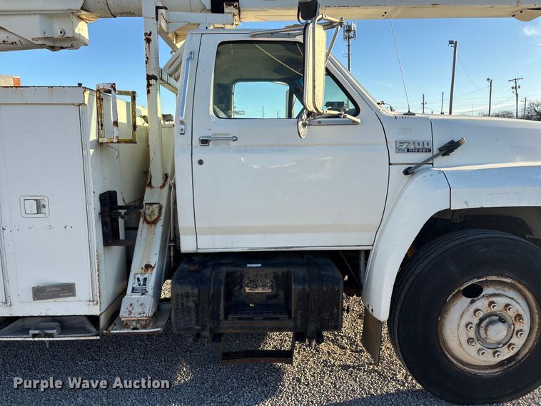 image for item ET4102 1994 Ford F700 bucket truck
