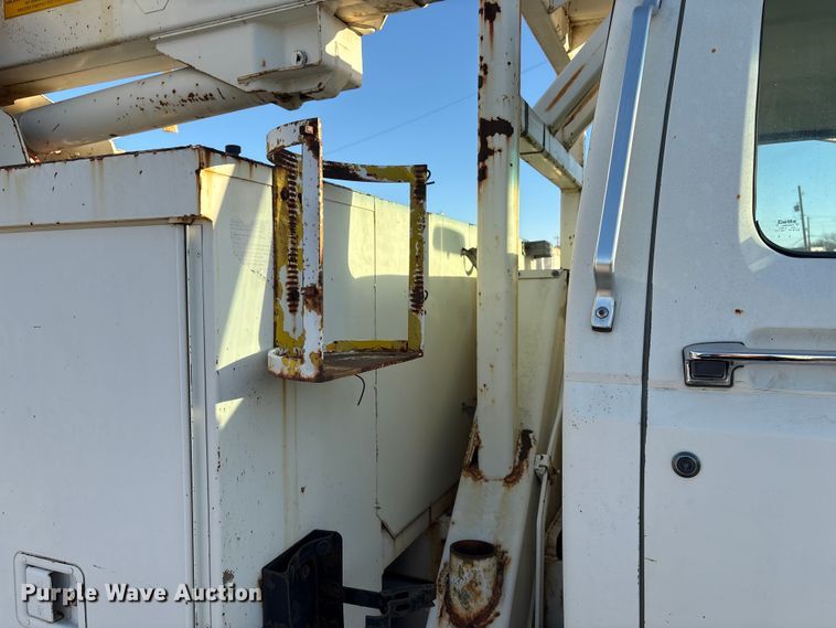 image for item ET4102 1994 Ford F700 bucket truck