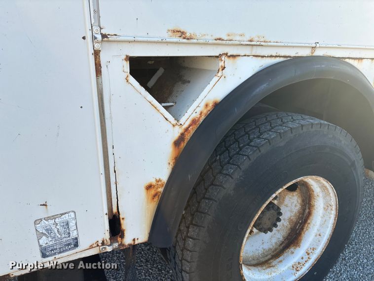 image for item ET4102 1994 Ford F700 bucket truck