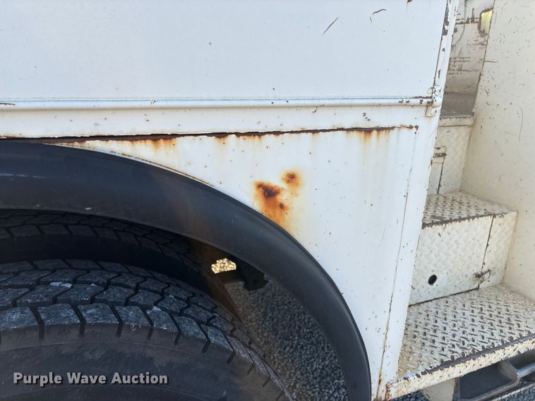 image for item ET4102 1994 Ford F700 bucket truck