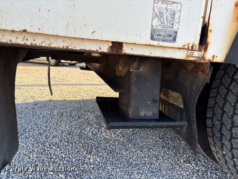 image for item ET4102 1994 Ford F700 bucket truck