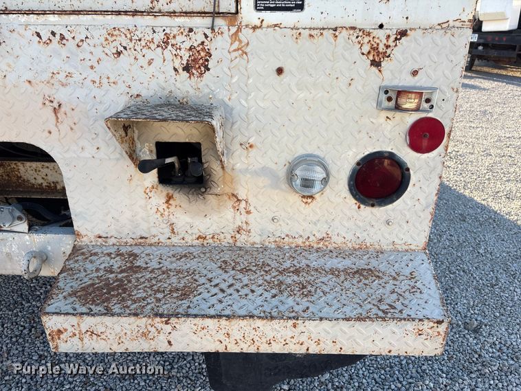 image for item ET4102 1994 Ford F700 bucket truck