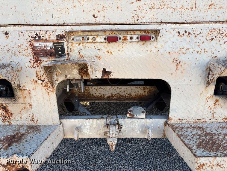 image for item ET4102 1994 Ford F700 bucket truck