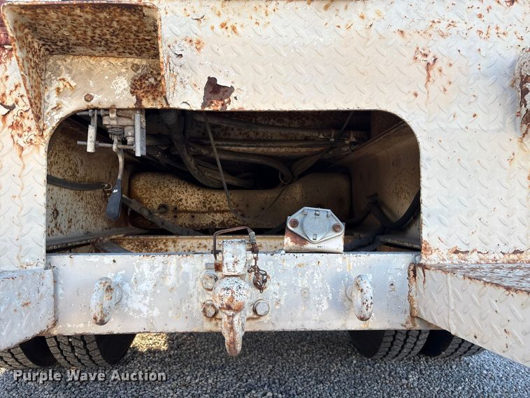image for item ET4102 1994 Ford F700 bucket truck