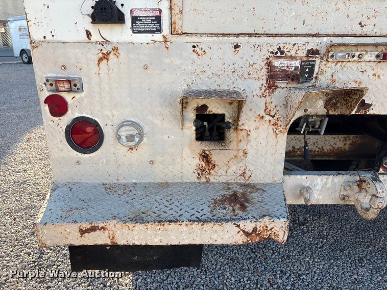 image for item ET4102 1994 Ford F700 bucket truck